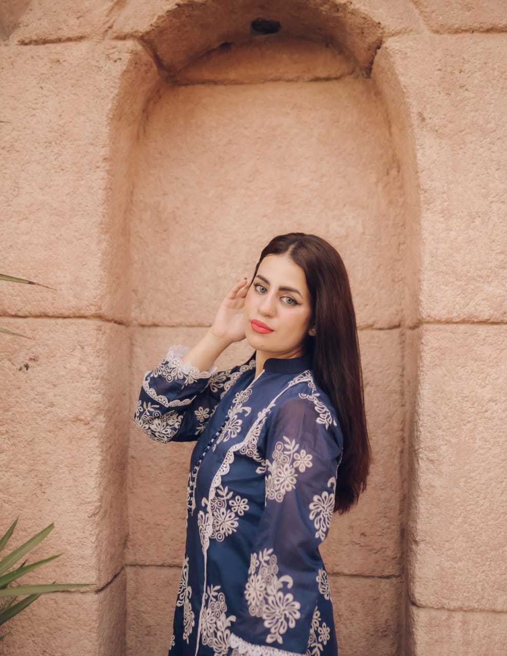 Navy blue embroidered 2-piece suit - Image 4