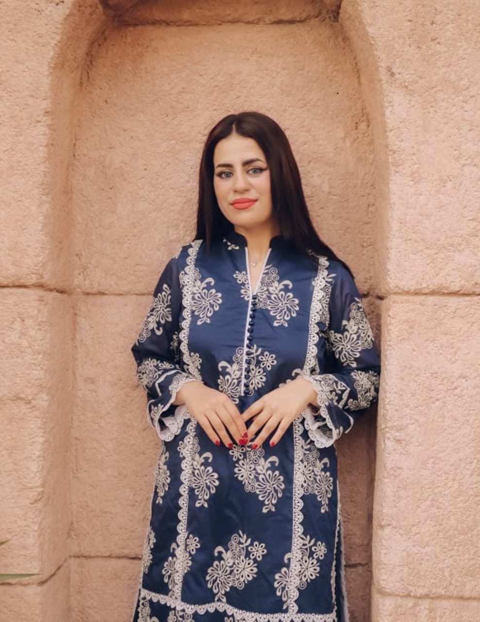 Navy blue embroidered 2-piece suit - Image 3