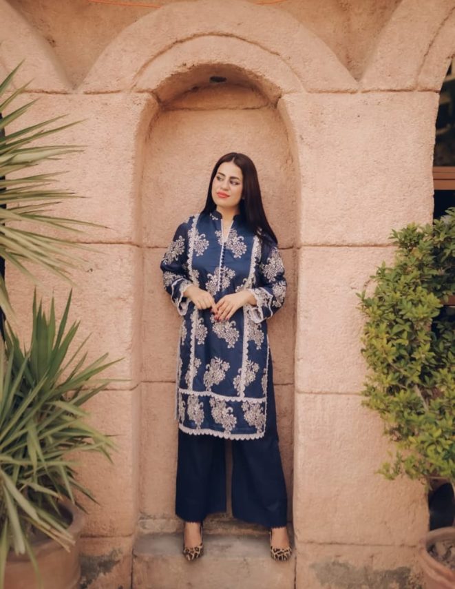 Navy blue embroidered 2-piece suit - Image 2
